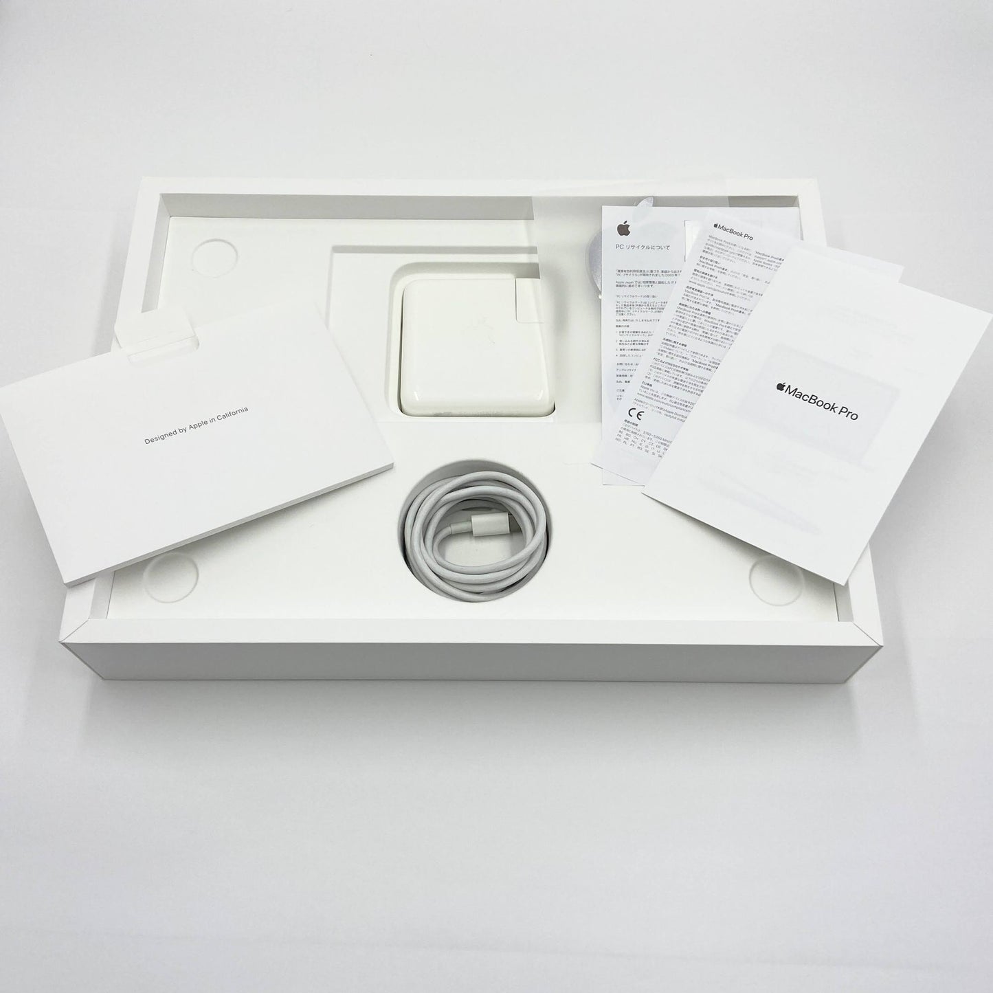 Apple MacBook Pro 13インチ 2020 MXK32J/A Core i5 1.4GHz/8GB/SSD256GB スペースグレイ 充放電回数22回 状態:正常 付属品完備【C6405-80】