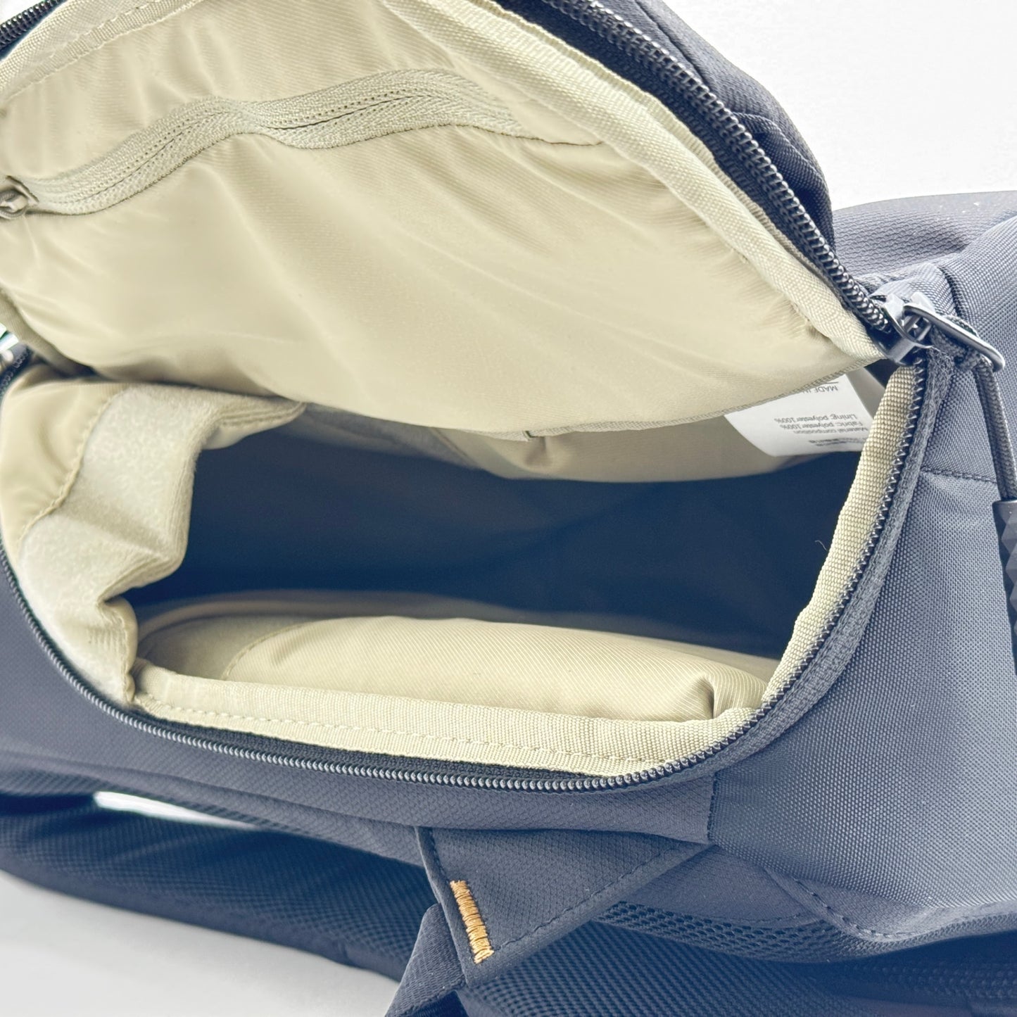 未使用 OneGo Lite Backpack 12L (マットブラック) バックパック　カメラバッグ【C7566-100】