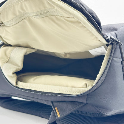 未使用 OneGo Lite Backpack 12L (マットブラック) バックパック　カメラバッグ【C7566-100】