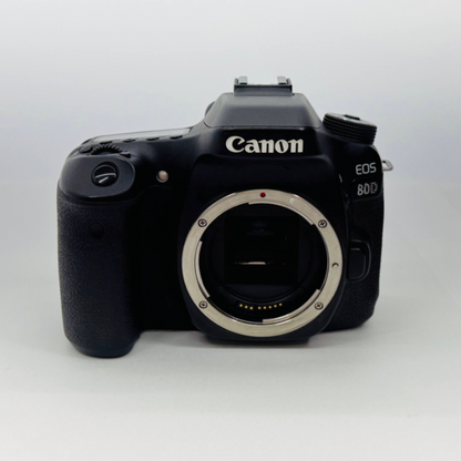 Canon EOS 80D EF-S 18-135mm 1:3.5-5.6 IS USM 【C4590-80】