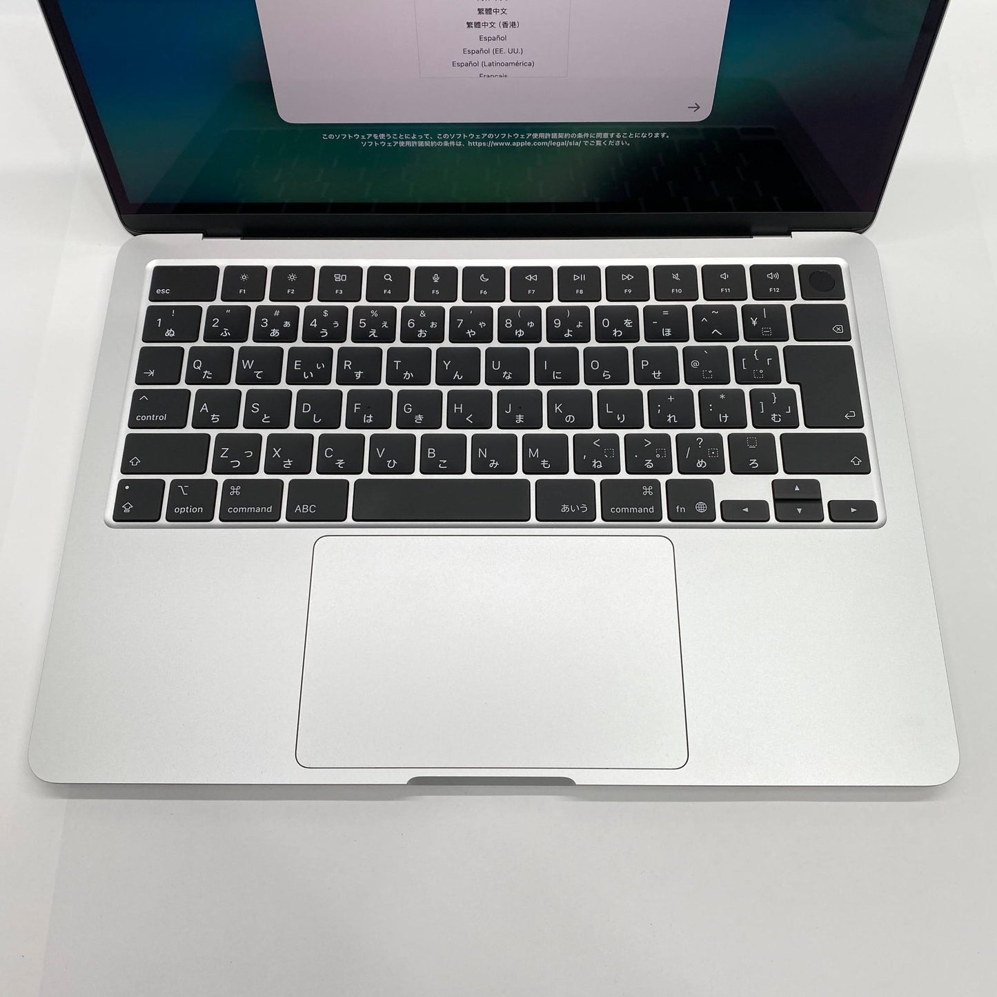 新品同様 美品 Apple MacBook Air 13インチ Early 2025 M4 10コア/16GB/SSD 256GB シルバー MW0W3J/A 充放電回数6回 バッテリー最大容量100% 【C6222-80】