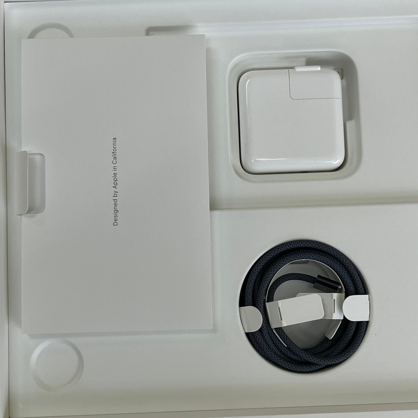 新品同様 美品 MacBook Air 13.6インチ M4 16GB 256GB  MW123J/A 充放電回数12回 バッテリー最大容量100% 【C5961-80】