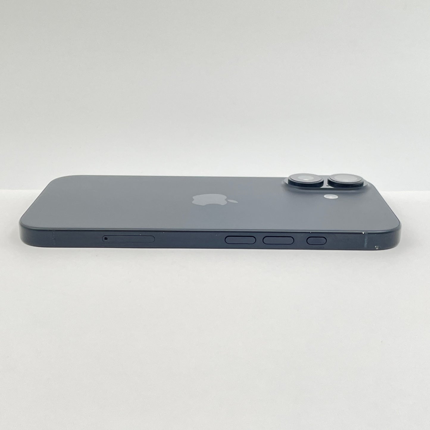 Apple iPhone 16 128GB ブラック SIMフリー MYDQ3J/A バッテリー最大容量100% 限定保証あり【C6586-C】