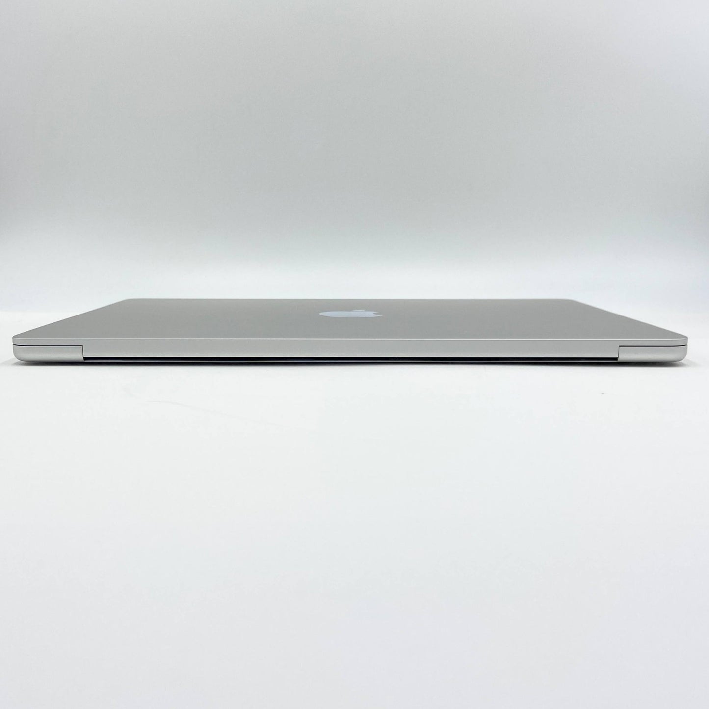 美品 Apple Mac book Air 13インチ M2 2022 8GB 256GB MLXY3J/A シルバー バッテリー最大容量100%  充放電回数20回【C5652-80】