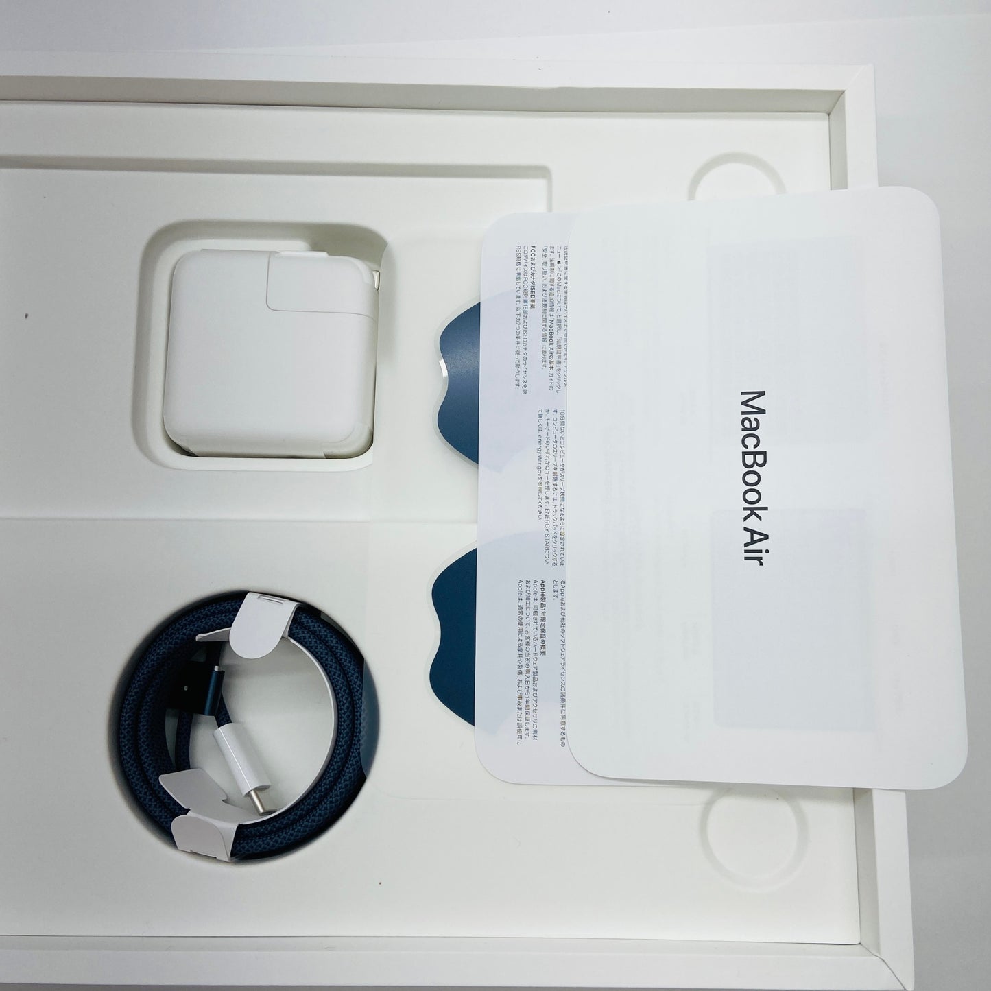 美品 Apple MacBookAir 13インチ M2 16GB 256GB USキー バッテリー最大容量97%　付属品完備 C3876	80サイズ発送