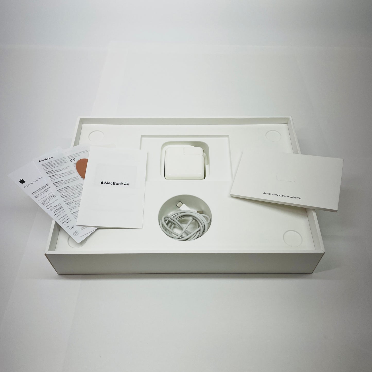 Apple MacBook Air (Retina, 13インチ, 2019) 1.6GHz Core i5  8GB SSD 128GB ゴールド MVFM2J/A 【C4223-80】