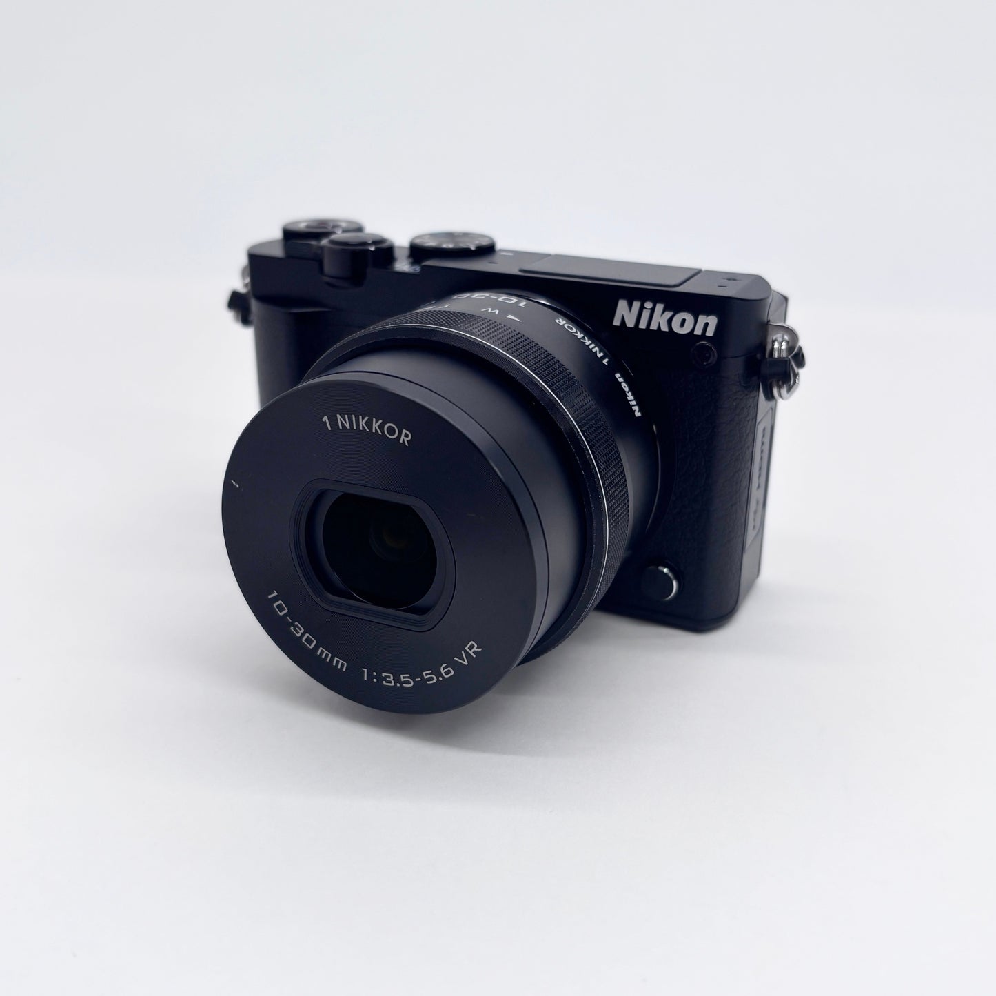 美品 Nikon 1 J5 標準パワーズームレンズキット ミラーレス一眼【C8172-60】