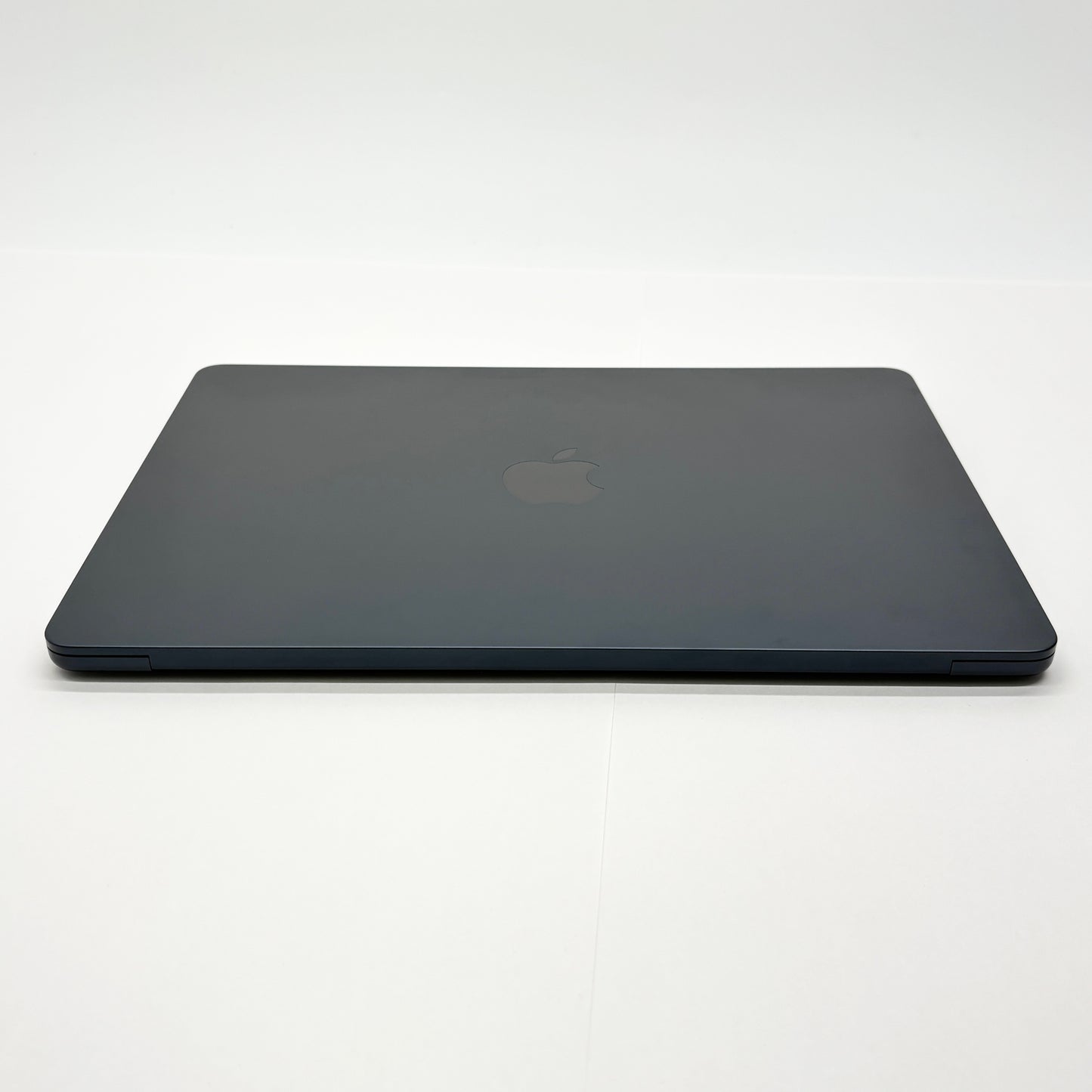 新品同様 美品 MacBook Air Liquid Retina 13インチ 2022 M2 8GB SSD 256GB ミッドナイト MLY33J/A 充放電回数11回 バッテリー最大容量100%【C8100-80】