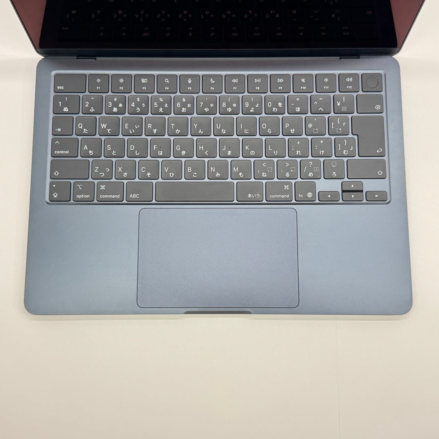 美品Apple Mac Book Air 2025 13インチ M4 10コアCPU 8コアGPU SSD256GB 16GB MW123J/A ミッドナイト 充放電回数3回 バッテリー最大容量100% 付属品完備【C7241-80】