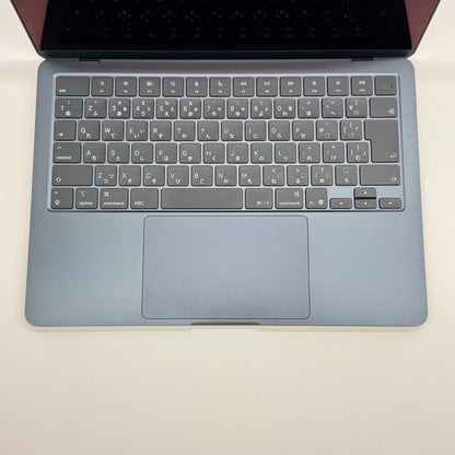 美品Apple Mac Book Air 2025 13インチ M4 10コアCPU 8コアGPU SSD256GB 16GB MW123J/A ミッドナイト 充放電回数3回 バッテリー最大容量100% 付属品完備【C7241-80】