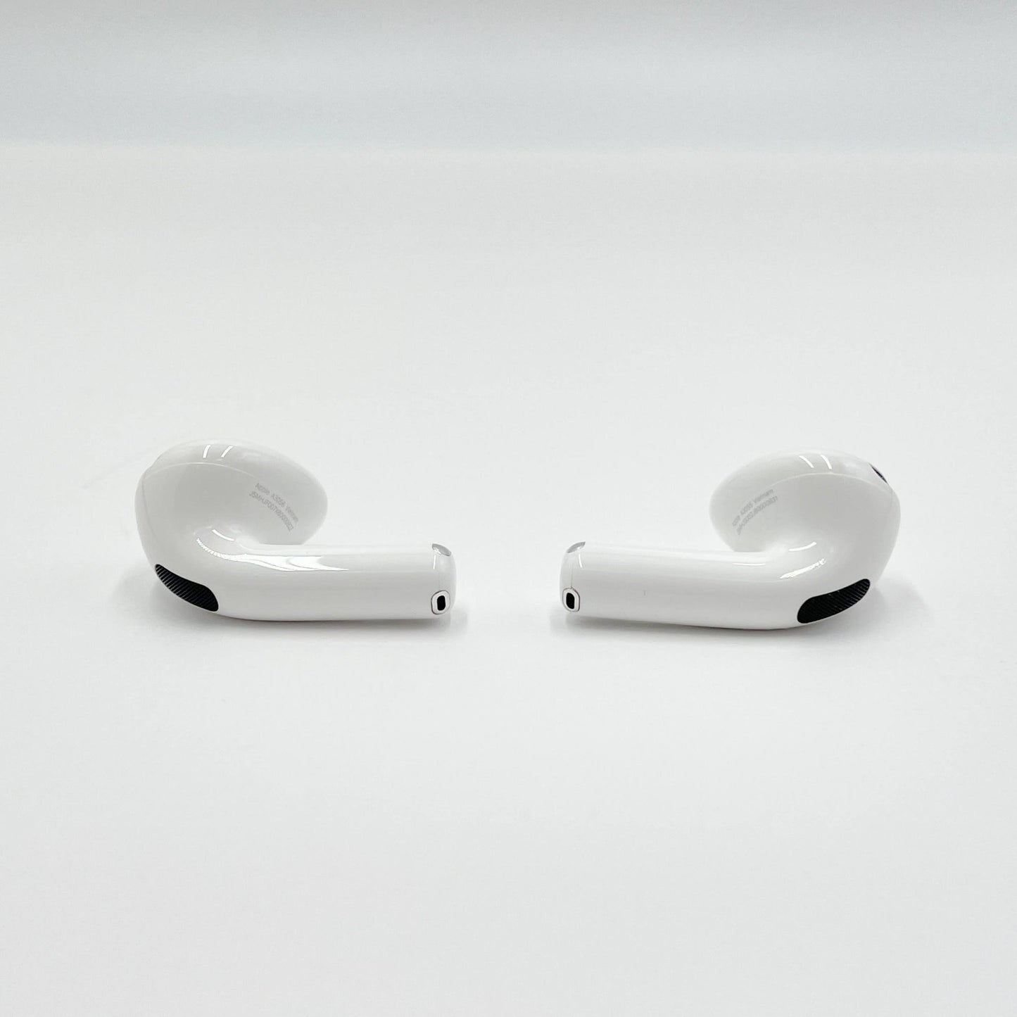 Airpods 第4世代 アクティブノイズキャンセリング搭載モデル MXP93J/A ホワイト　タイプCケーブル付属【C6782-N】