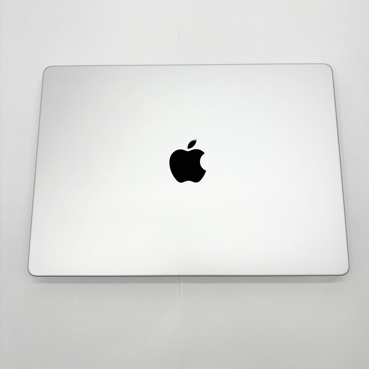 Apple MacBook Pro 14インチ M2 pro (10コアCPU16コアGPU) 16GB 512GB シルバー【C8989-80】