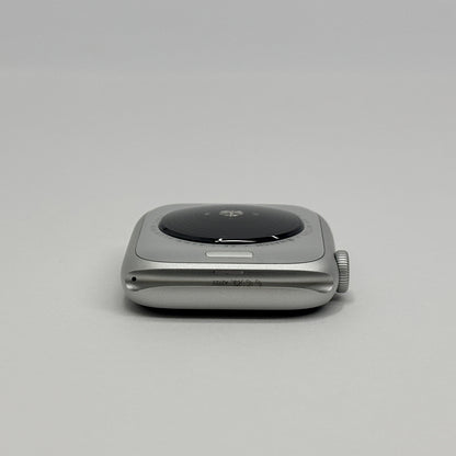 美品 Apple Watch SE 第2世代 GPS 44mm アルミニウム MA7X4J/A バッテリー最大容量100%【C8929-C】