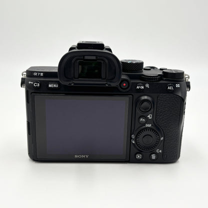 美品 SONY ILCE-7M3 α7III ボディ ソニー ミラーレス一眼カメラ シャッター数4,179枚【C6567-80】