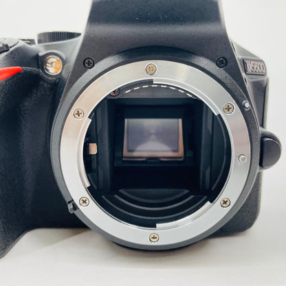 Nikon D5600 18-55mm & 70-300mm　ダブルズームキット 【C4726-60】