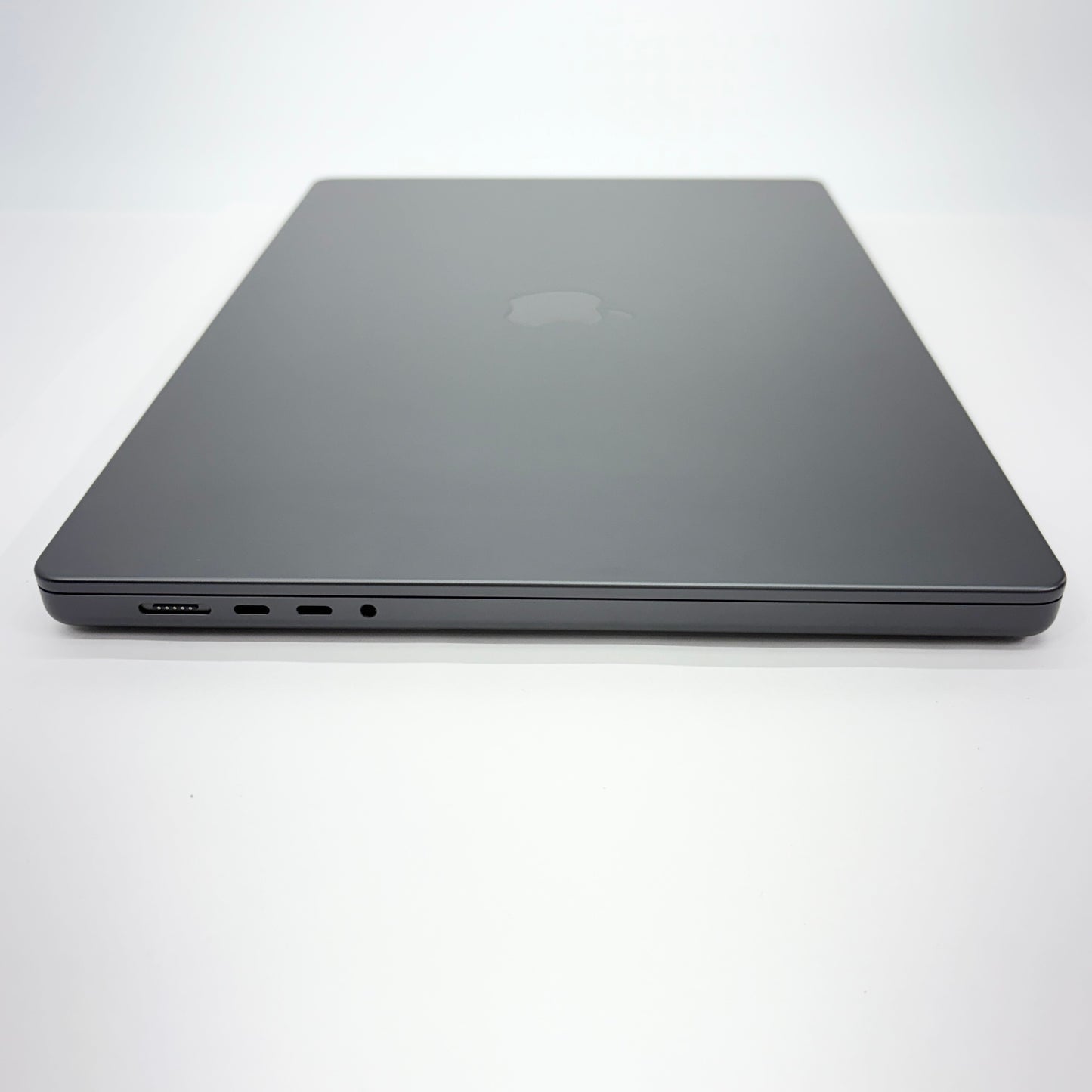 新品同様 美品 Apple MacBook Pro 16.2 インチ 2024年モデル MX2X3J/A スペースブラック M4 Proチップ 14コア 24GB SSD 512GB バッテリー最大容量100%【C5580-100】