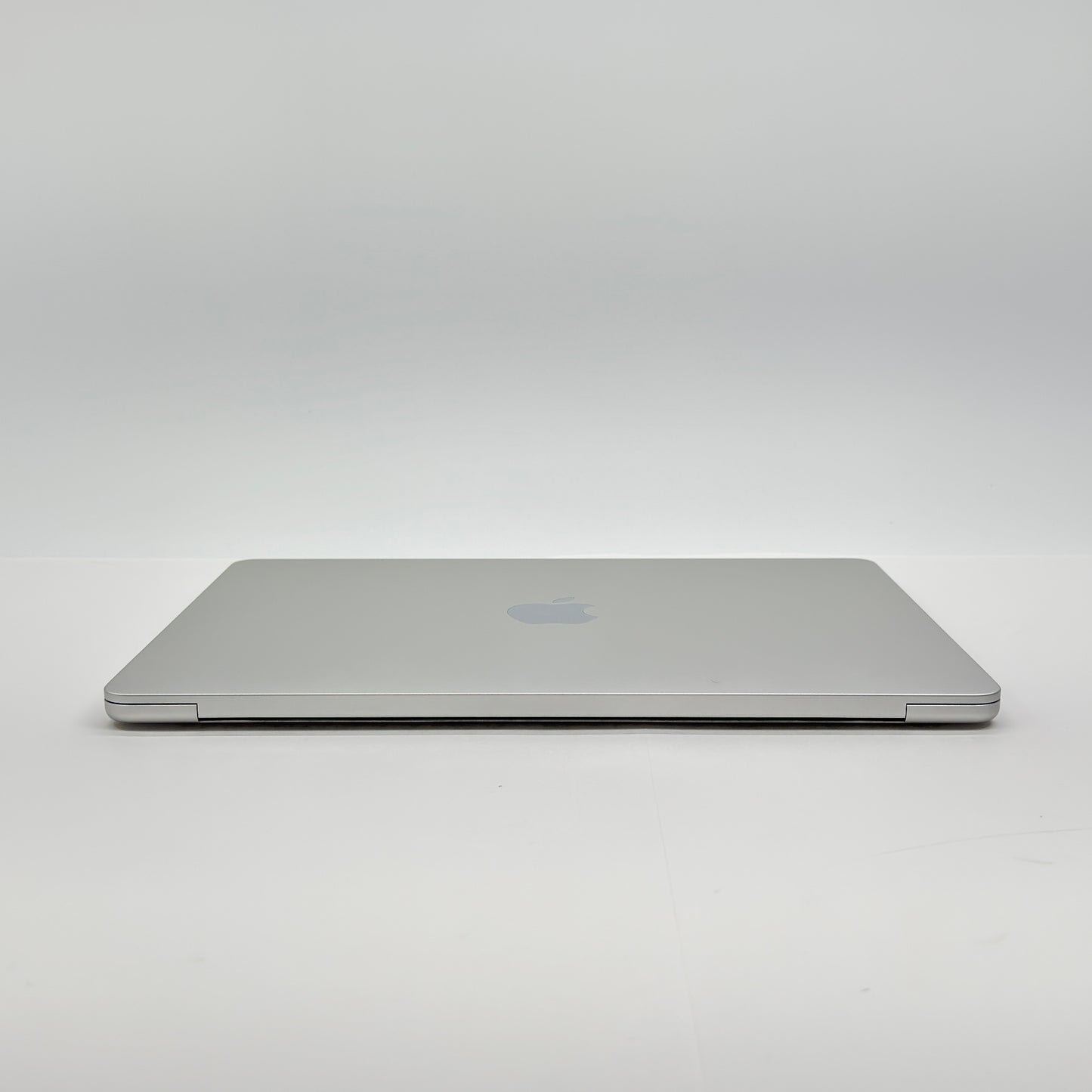 美品 Apple MacBook Air 13インチ 2026 MDH74J/A M5 16GB 512GB シルバー  バッテリー最大容量100%【C7842-80】
