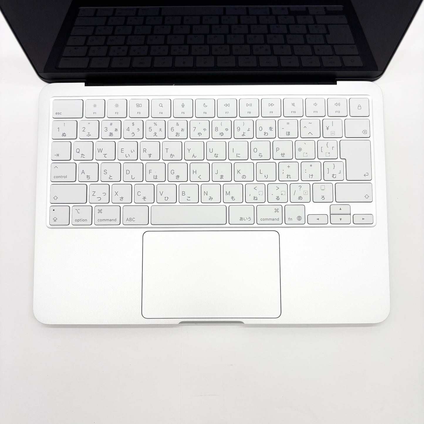 美品 新品同様 Apple MacBook Neo 13インチ Apple A18 Proチップ 6コア 8GB SSD 256GB シルバー MHFA4J/A バッテリー最大容量100%【C8700-80】