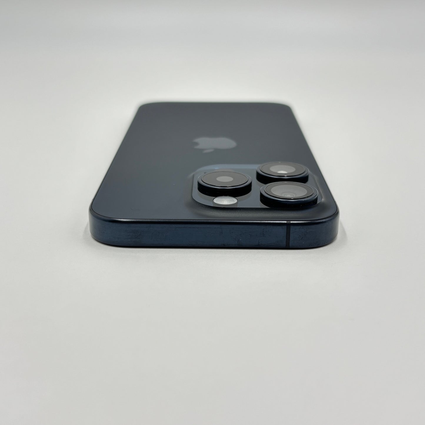 美品 iPhone 15 Pro 256GB SIMフリー NTUG3J/A ブルーチタニウム 充放電回数194回 最大容量99%【C6780-C】