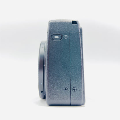 RICOH GRIII コンパクトデジタルカメラ  付属品多数あり ショット数8,201回【C3986-80】