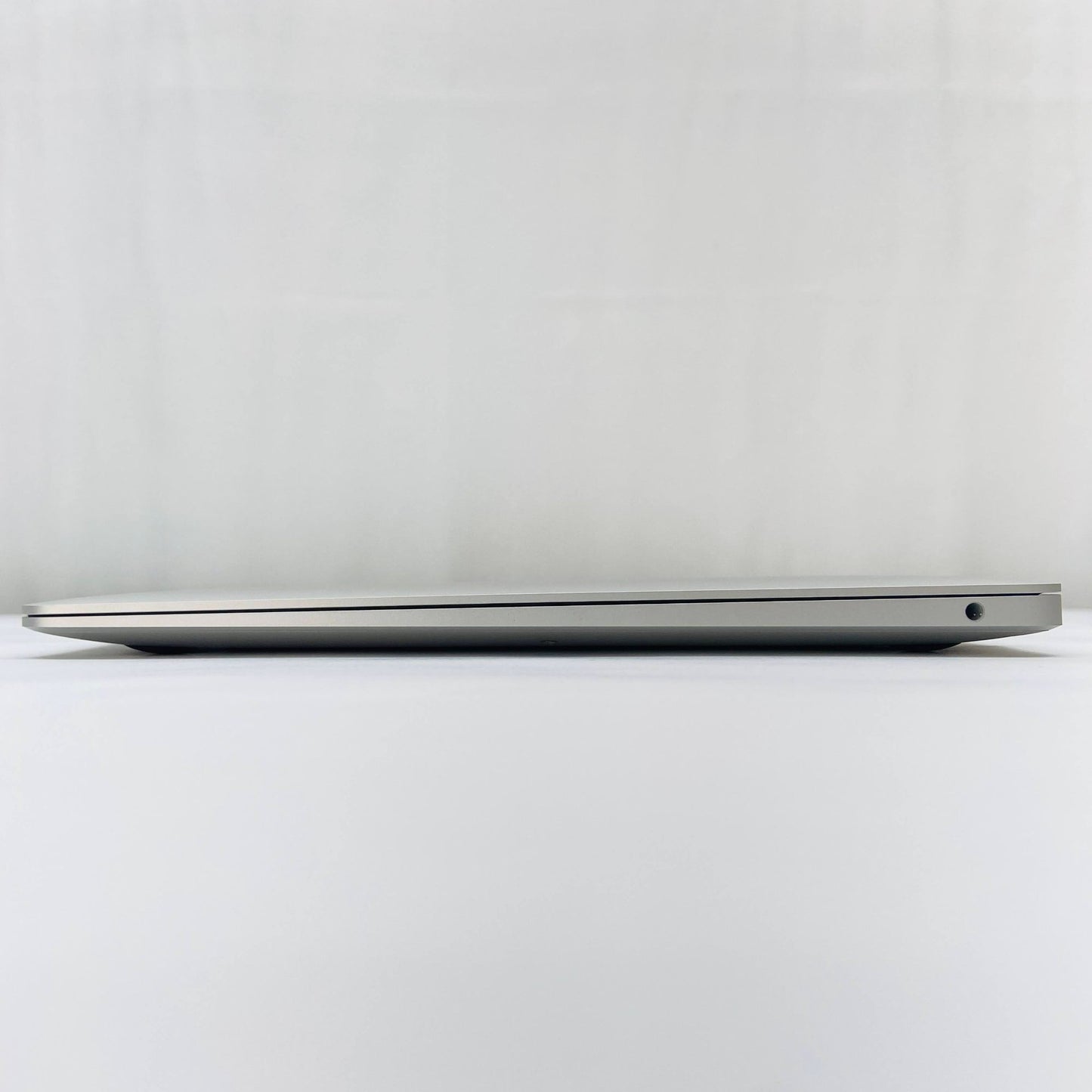 美品　Apple MacBook Air 2020 MGN93J/A Apple M1 8GB SSD256GB C3865 80サイズ発送