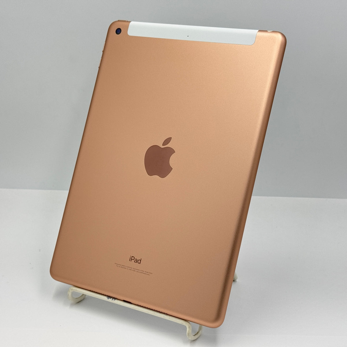 美品 Apple iPad 第6世代 Wi-Fi+Cellularモデル 32GB ゴールド MRM02J/A バッテリー最大容量96% 【C9576-60】