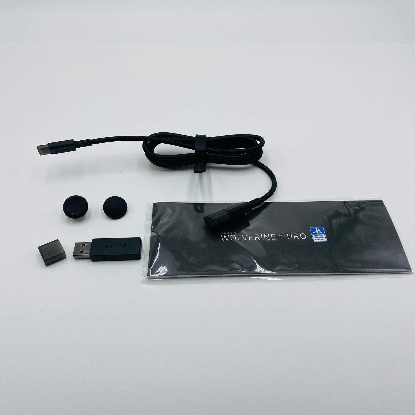 美品 Razer Wolverine V2 Pro ワイヤレスコントローラー PS5 C3845 80サイズ発送