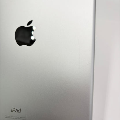 美品 iPad(第7世代) 128GB Wi-Fiモデル シルバー MW782J/A バッテリー最大容量100%【C5483-60】