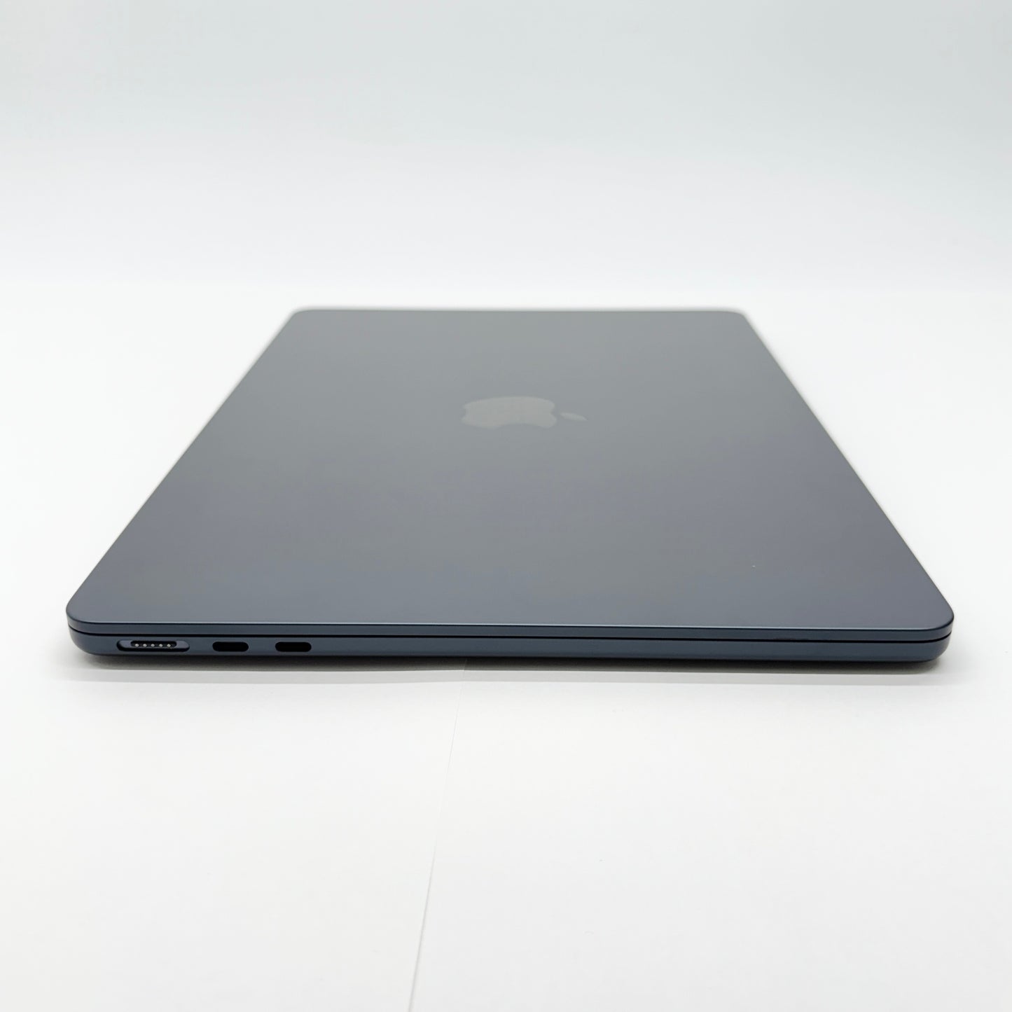 新品同様 美品 MacBook Air Liquid Retina 13インチ 2022 M2 8GB SSD 256GB ミッドナイト MLY33J/A 充放電回数11回 バッテリー最大容量100%【C8100-80】
