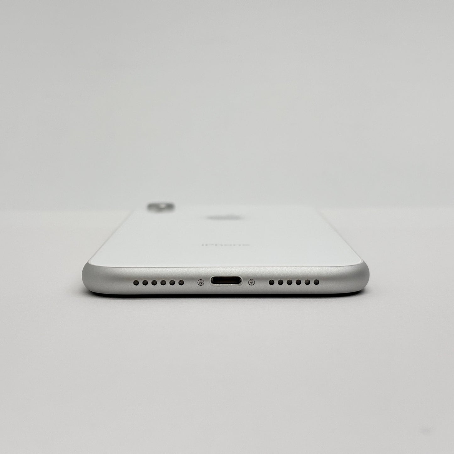 美品 Apple iPhone XR 64GB ホワイト SIMフリー MT032J/A 【C8548-C】