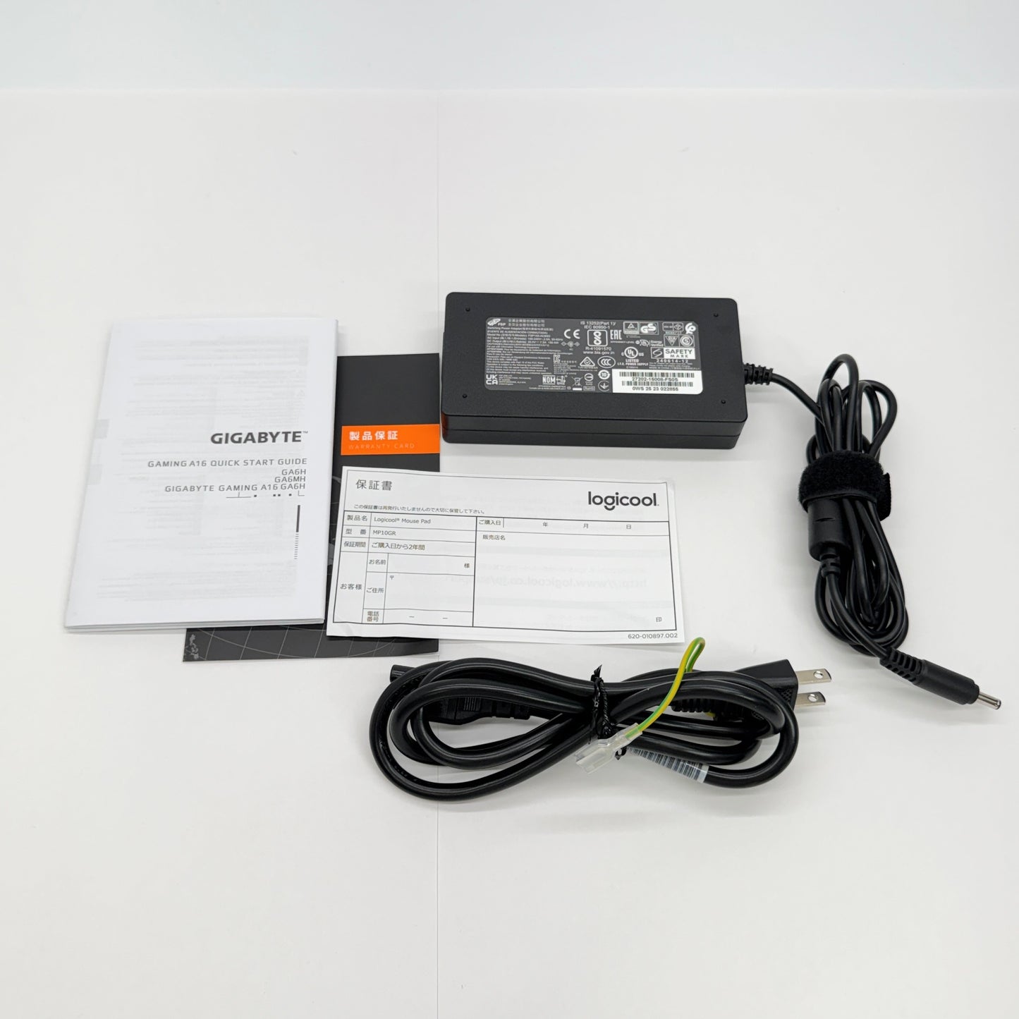 美品 GIGABYTE GAMING A16 i7 13620H 16GB RTX5060 Laptop SSD 1TB Windows11 Home バッテリー最大容量100% 付属品完備【C7821-80】
