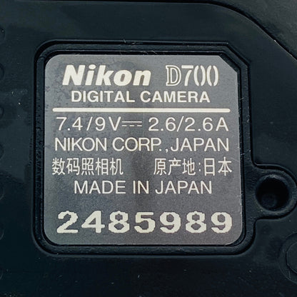 Nikon D700 ボディ　Nikon MB-D10 マルチパワーバッテリーパック付属　【C4305-80】
