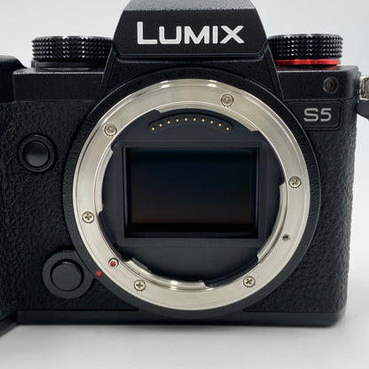 美品 パナソニック Panasonic LUMIX S5 DC-S5 ボディミラーレス一眼 【C4703-60】