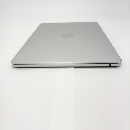 美品 Apple MacBook Air 13インチ  2025 M4 16GB 256GB MW0W3J/A シルバー　充放電回数258回 バッテリー最大容量94%【C6781-80】