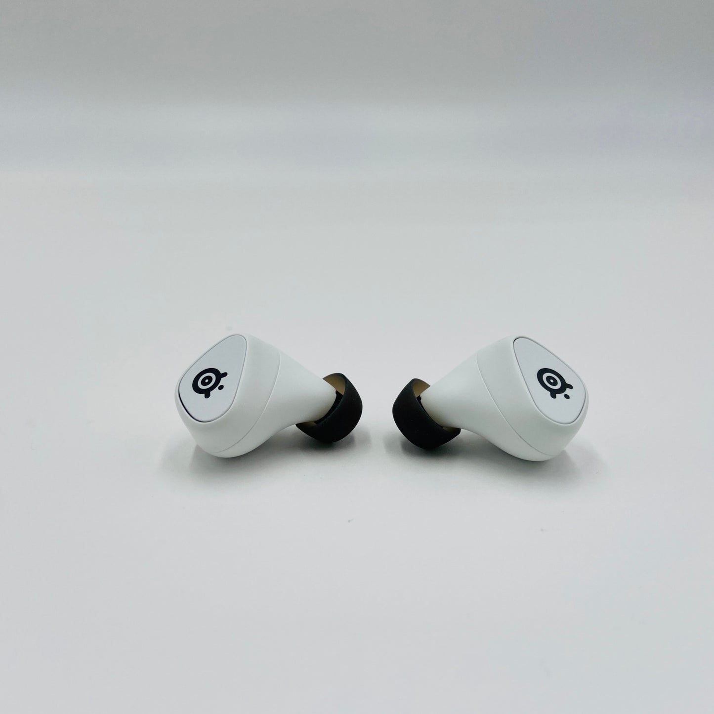 SteelSeries Arctis GameBuds ワイヤレスイヤホン　【C4220-C】