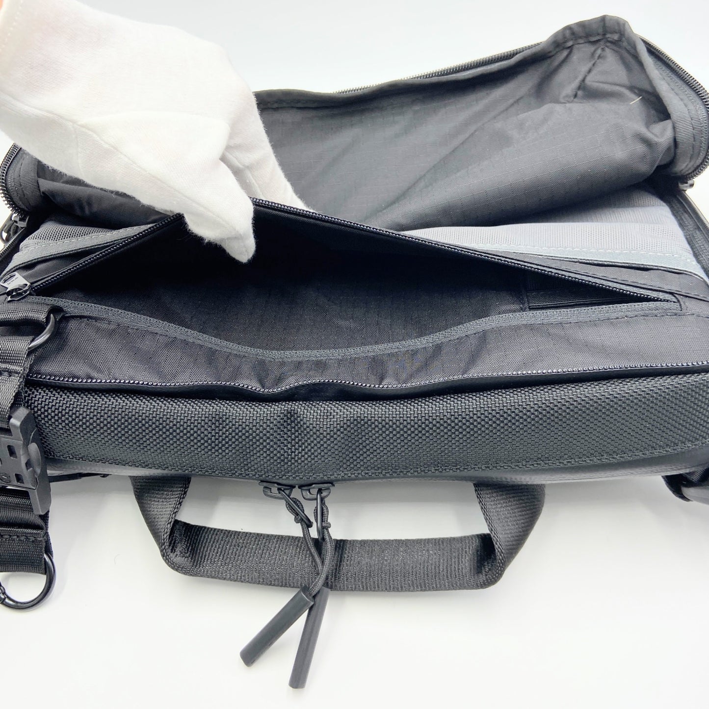 美品 THE TOKYO TECHPACK SLING【C5718】