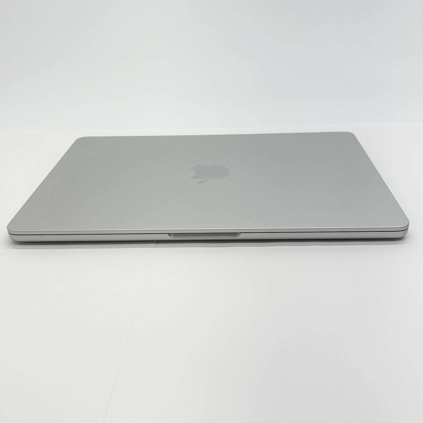 美品 MacBook Air 13インチ (Early 2025) Apple M4 10コア/16GB/SSD 512GB シルバー MW0X3J/A バッテリー最大容量100%【C6279-80】