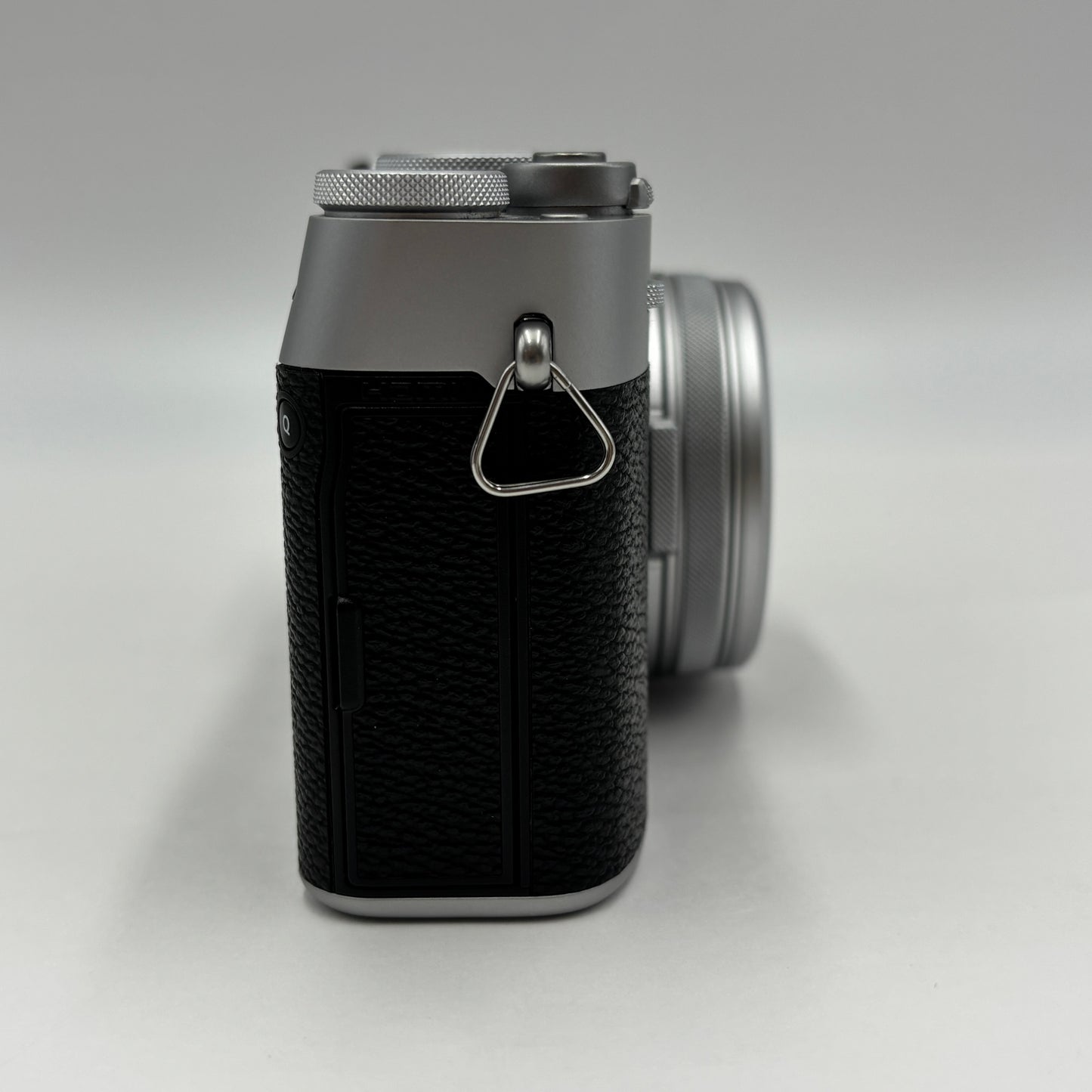 美品 新品同様 FUJIFILM デジタルカメラ X100V シルバー X100V-S【C5212-80】