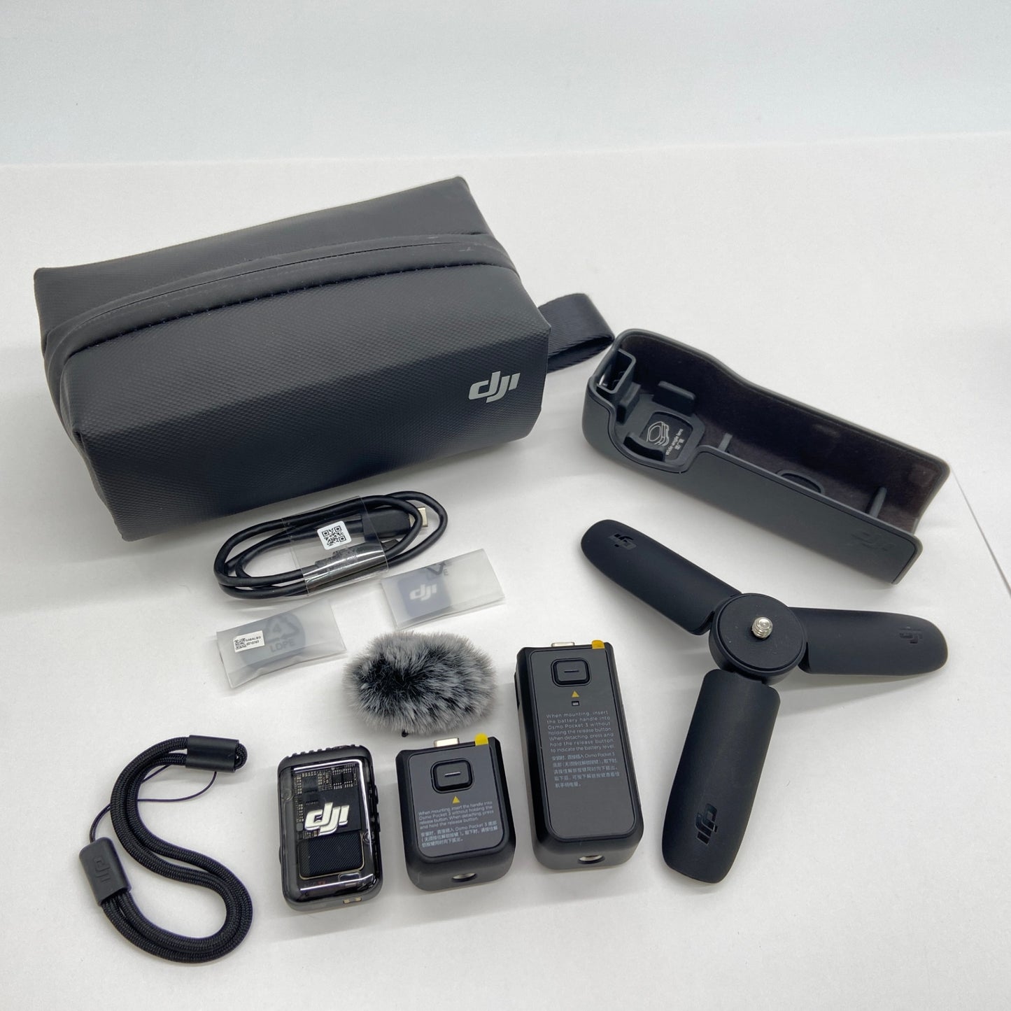 美品 DJI Osmo Pocket 3 Creator Combo おまけ付き【C7150-60】