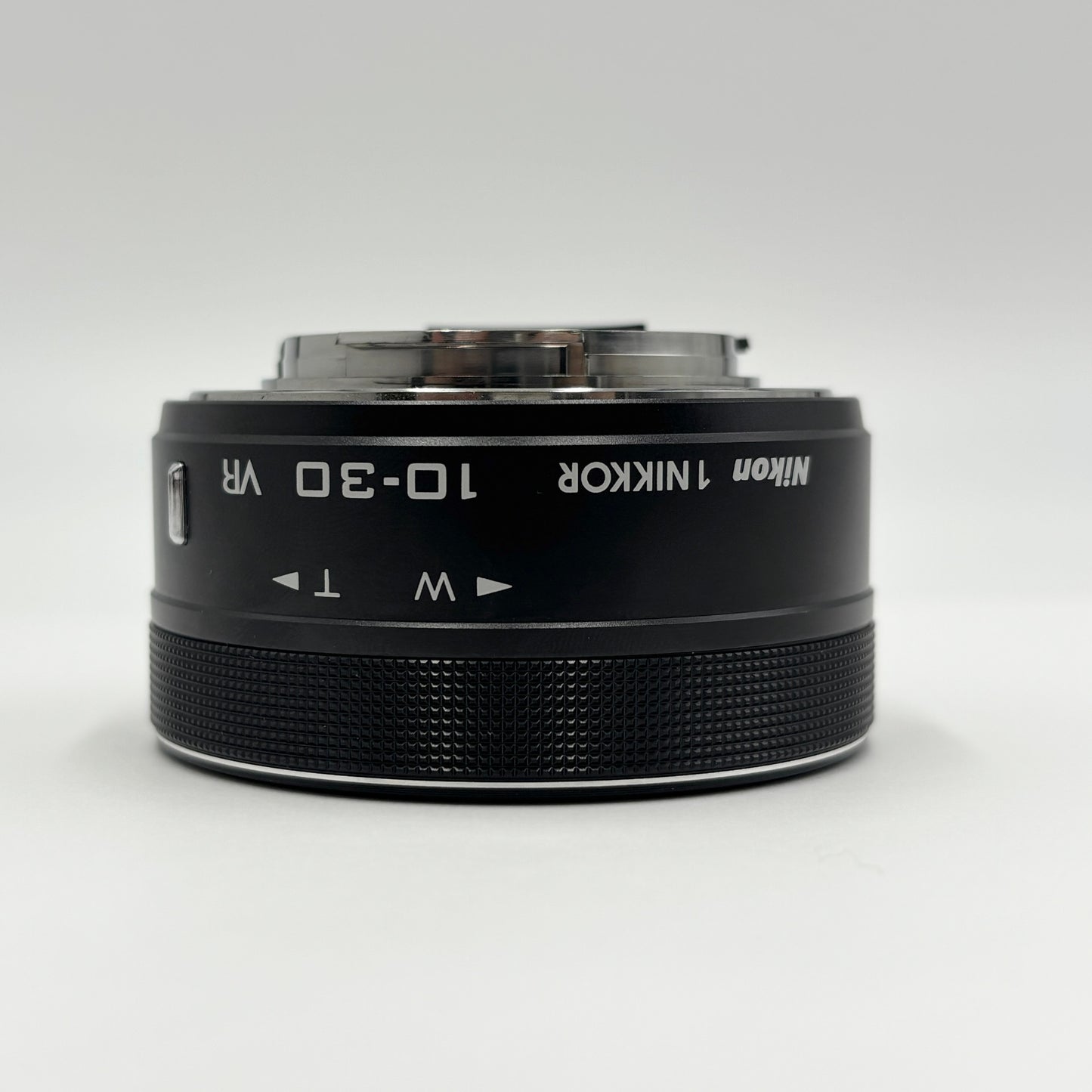 美品 Nikon 1 J5 標準パワーズームレンズキット ミラーレス一眼【C8172-60】