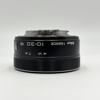 美品 Nikon 1 J5 標準パワーズームレンズキット ミラーレス一眼【C8172-60】