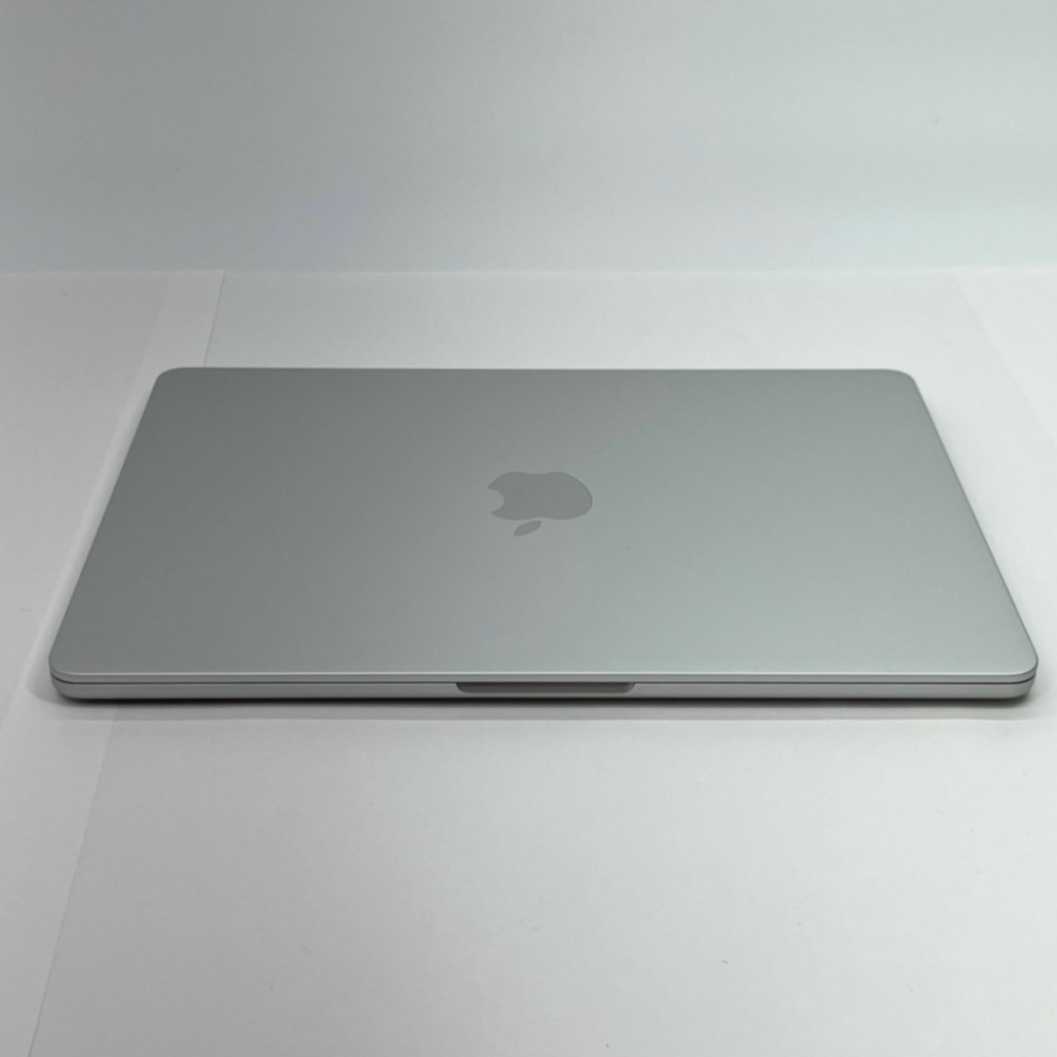 新品同様 美品 MacBook Air 13インチ M4 2025 10コアCPU 8コアGPU MW0W3J/A 16GB 256GB 充放電回数2回 バッテリー最大容量100% 【C5967-80】