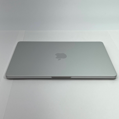 新品同様 美品 MacBook Air 13インチ M4 2025 10コアCPU 8コアGPU MW0W3J/A 16GB 256GB 充放電回数2回 バッテリー最大容量100% 【C5967-80】