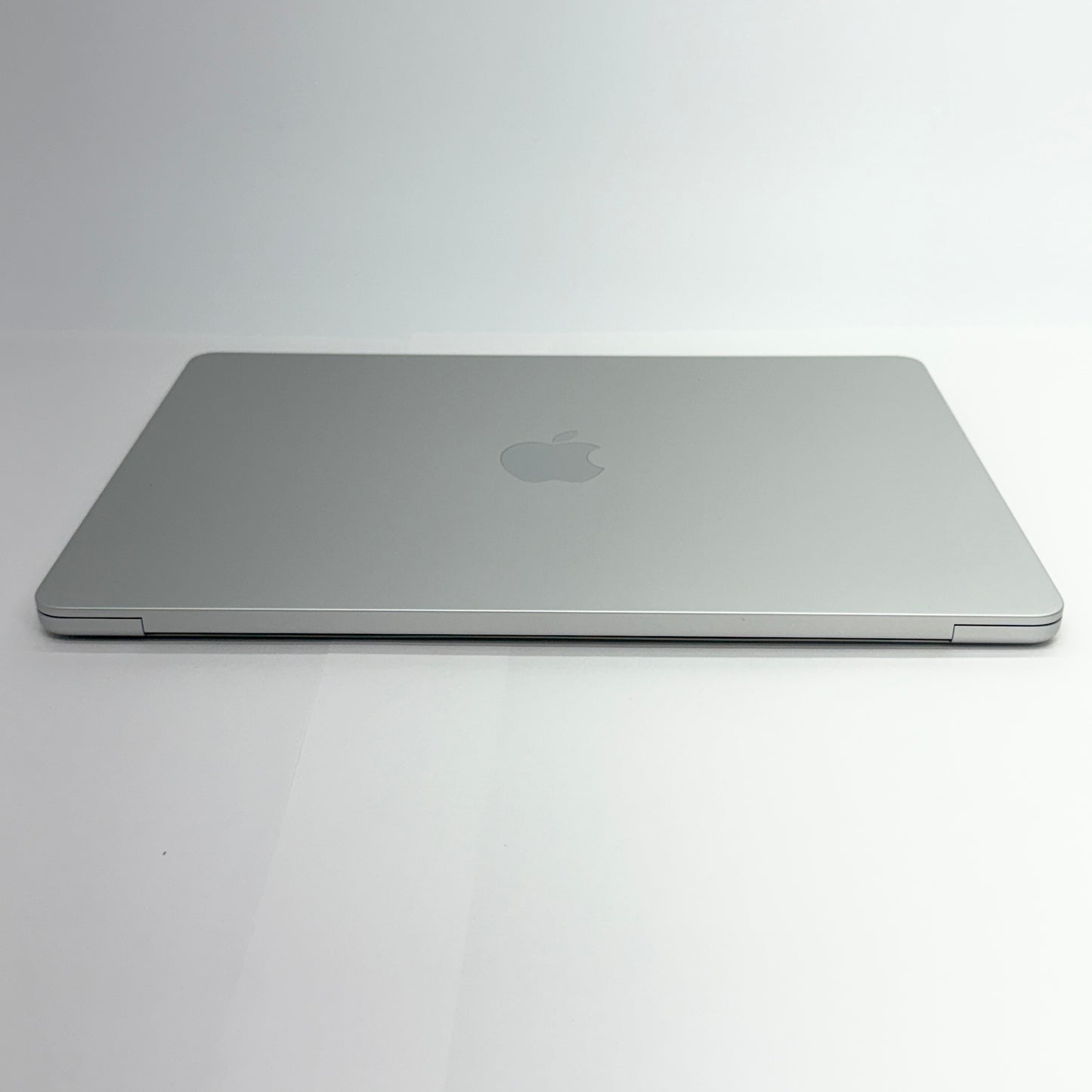 美品 Apple MacBook Air 13インチ 2022 M2 8GB 256GB シルバー MLXY3J/A バッテリー最大容量100%【C5221-80】