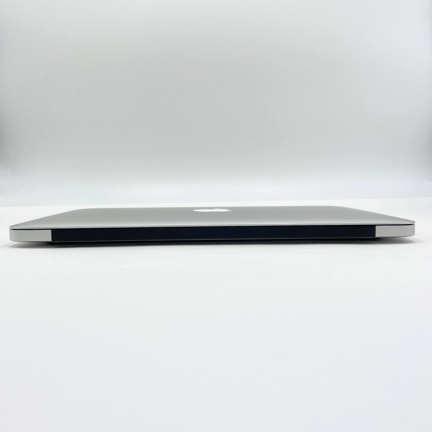 MacBook Air 2015 11インチ A1465 Core i5 4GB SSD 128GB 【C5588-80】