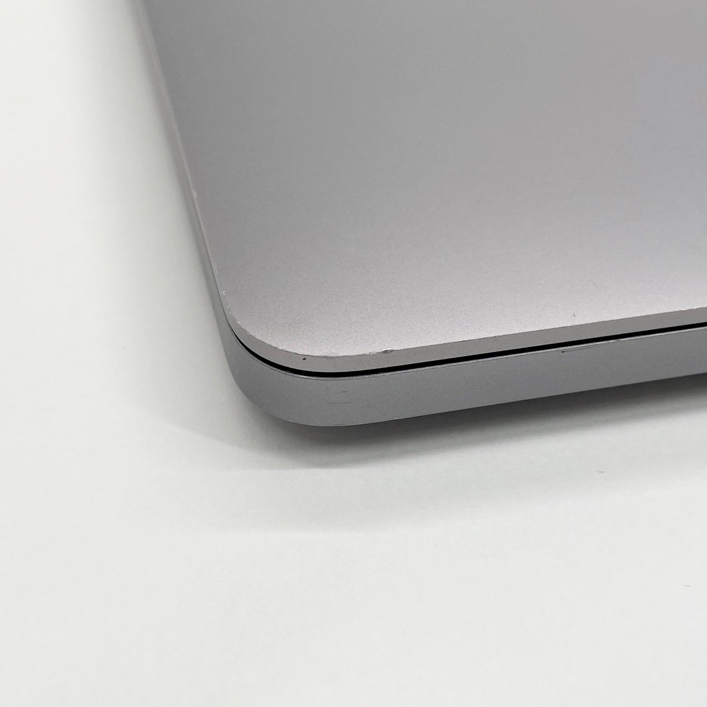 Apple MacBookPro 2019 16インチ i7 2.6GHz 16GB 512GB スペースグレイ 純正レザーケース付き【C6270-80】