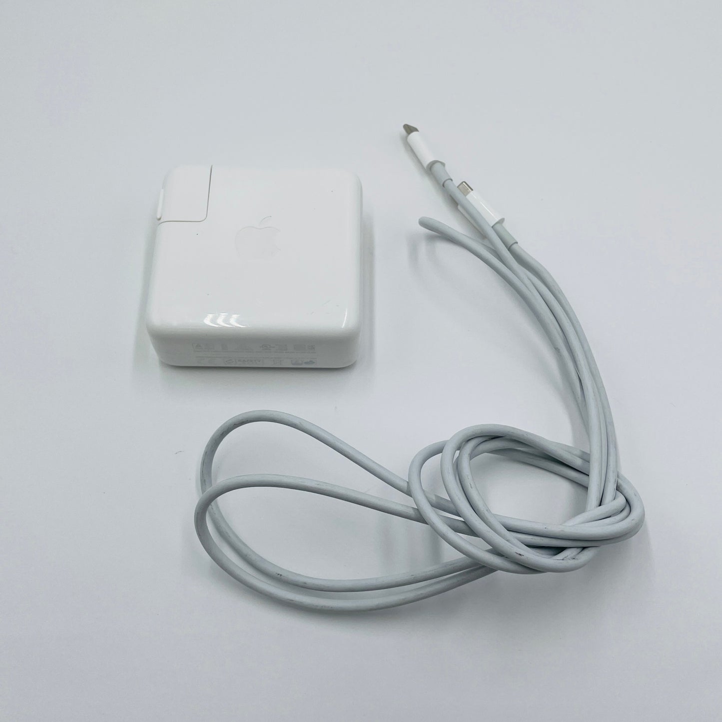 Apple MacBook Pro 13インチ 2020 2.3GHz クアッドコア i7 16GB 512GB Thunderbolt 3ポート x 4 【C4047-80】