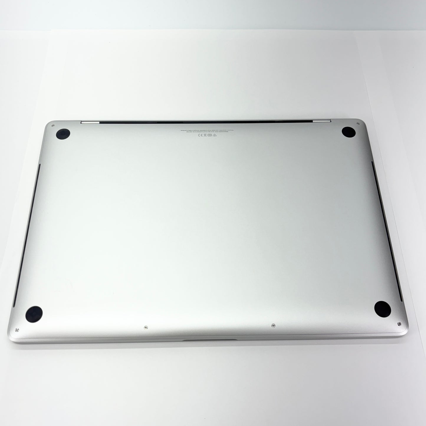 MacBook Pro 16インチ Touch Bar＋Touch ID (Late 2019) Core i9 2.3GHz/16GB/SSD 1TB シルバー MVVM2J/A【C5374-80】