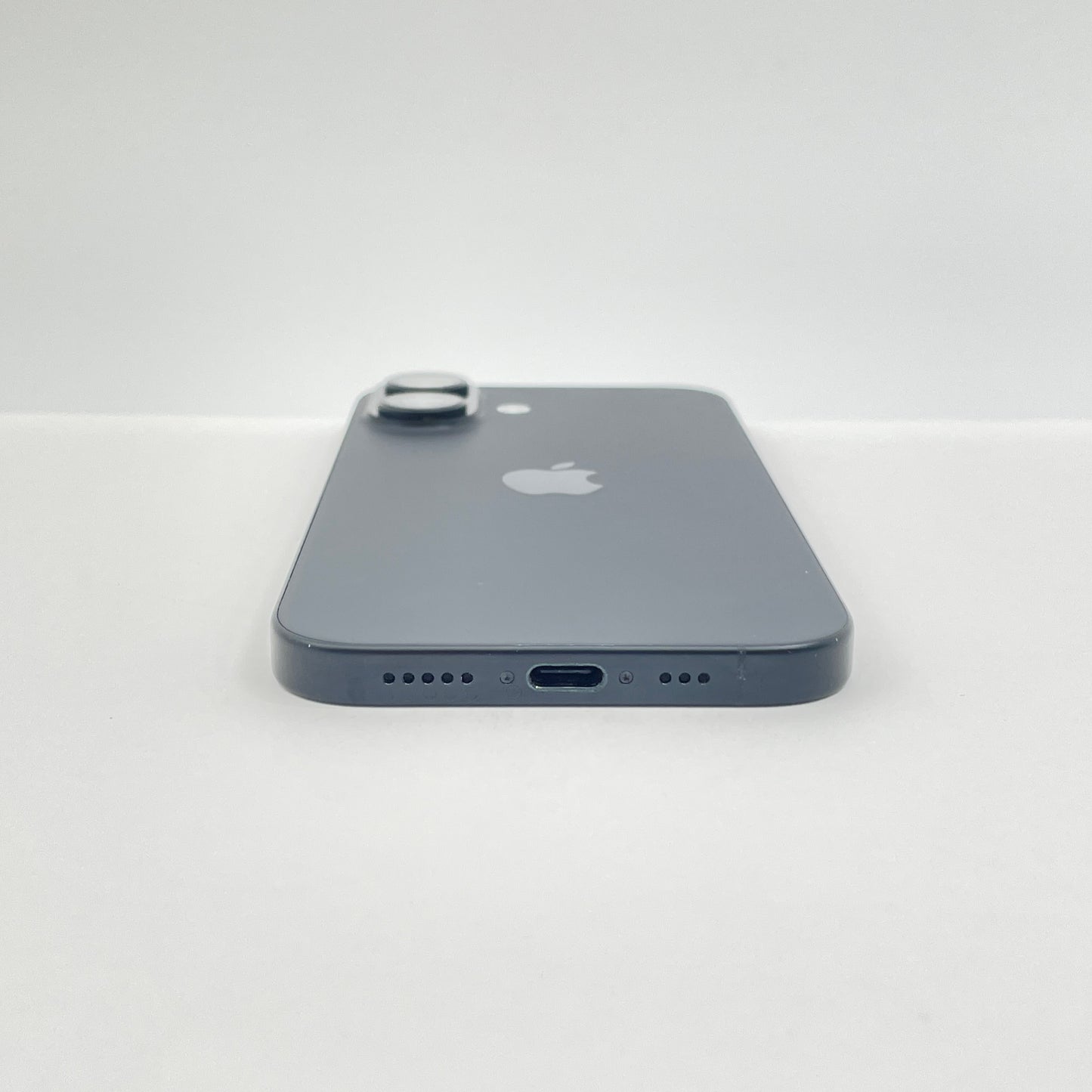 Apple iPhone 16 128GB ブラック SIMフリー MYDQ3J/A バッテリー最大容量100% 限定保証あり【C6586-C】