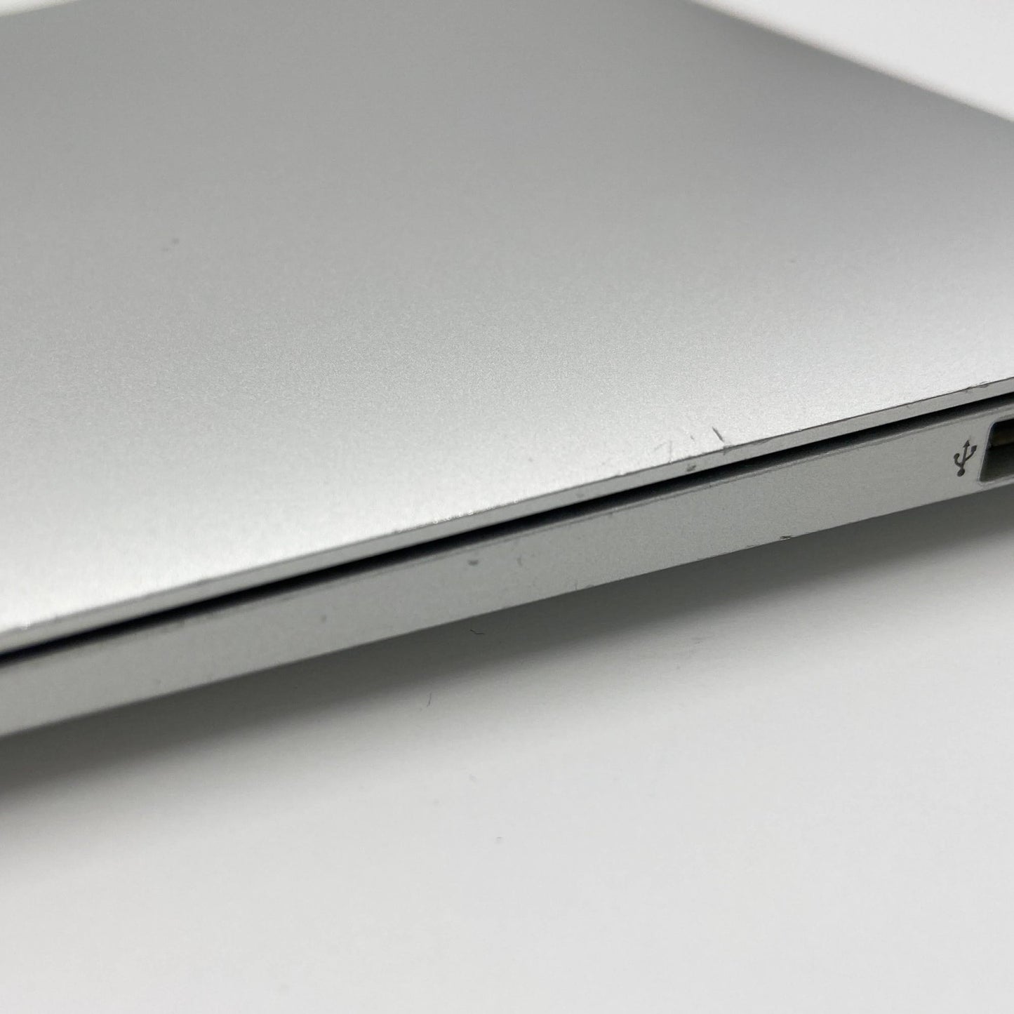 MacBook Air 2015 11インチ A1465 Core i5 4GB SSD 128GB 【C5588-80】